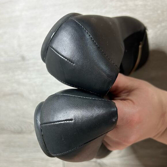 Aldo- Ballet Faux Matte Leather- SZ 10M- gold hardwear- round toe- academia - Picture 2 of 8